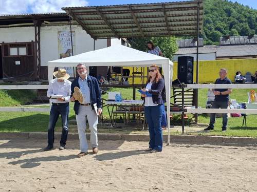 e515bf28-a4b4-4e46-b1a5-972b4a679913